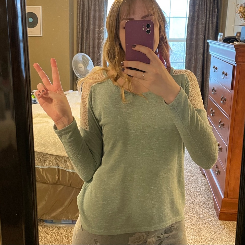 Forever 21 | Lacy shoulder sea green top